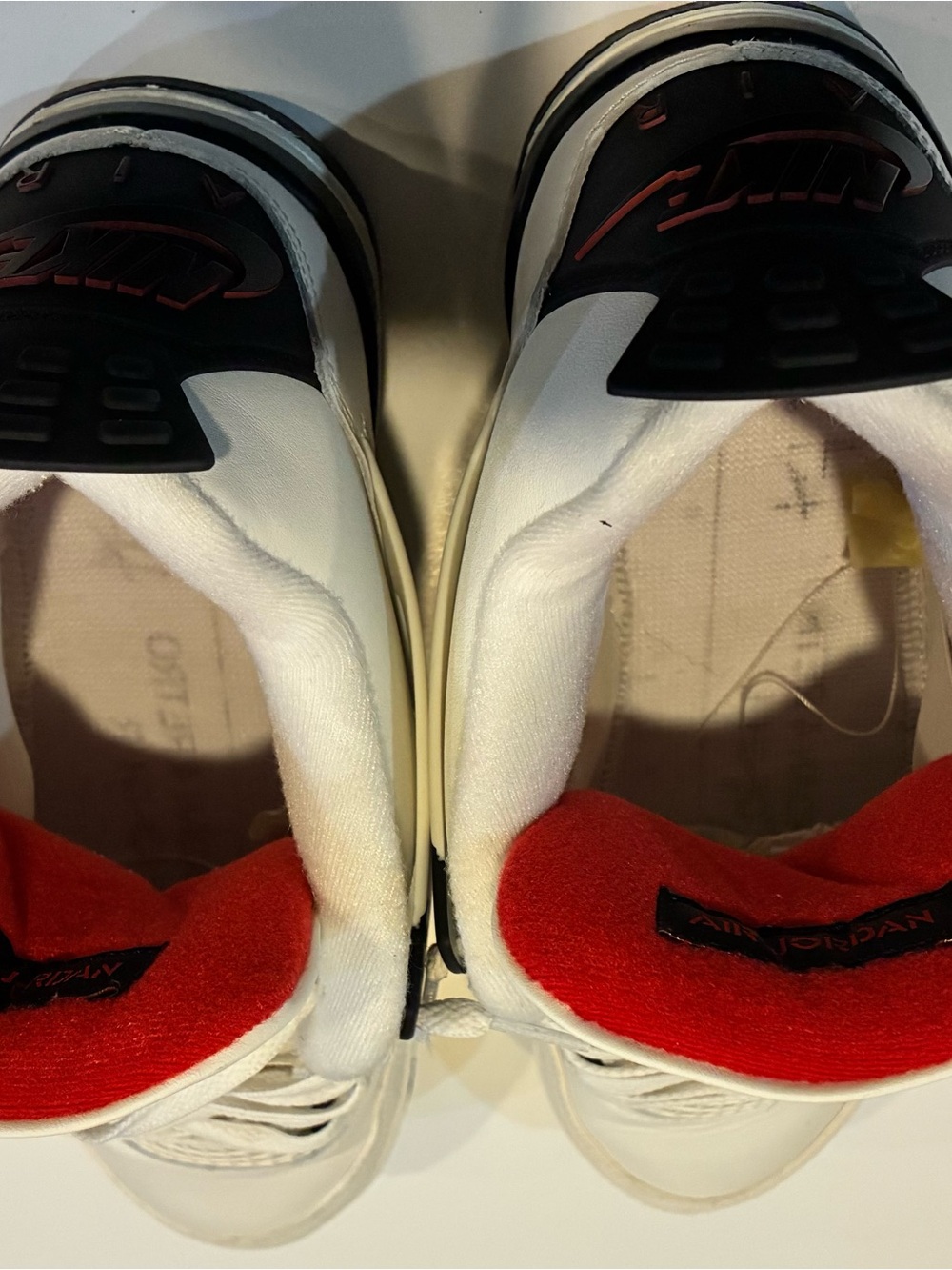 Jordan Men’s White and Red Athletic Basketball Shoes - Picture 5 of 7
